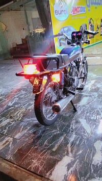 ربع كير مديل 18معمره 26رقم تلفون وراق نضيفه بجيس 07823842126 ذا مو شرا...