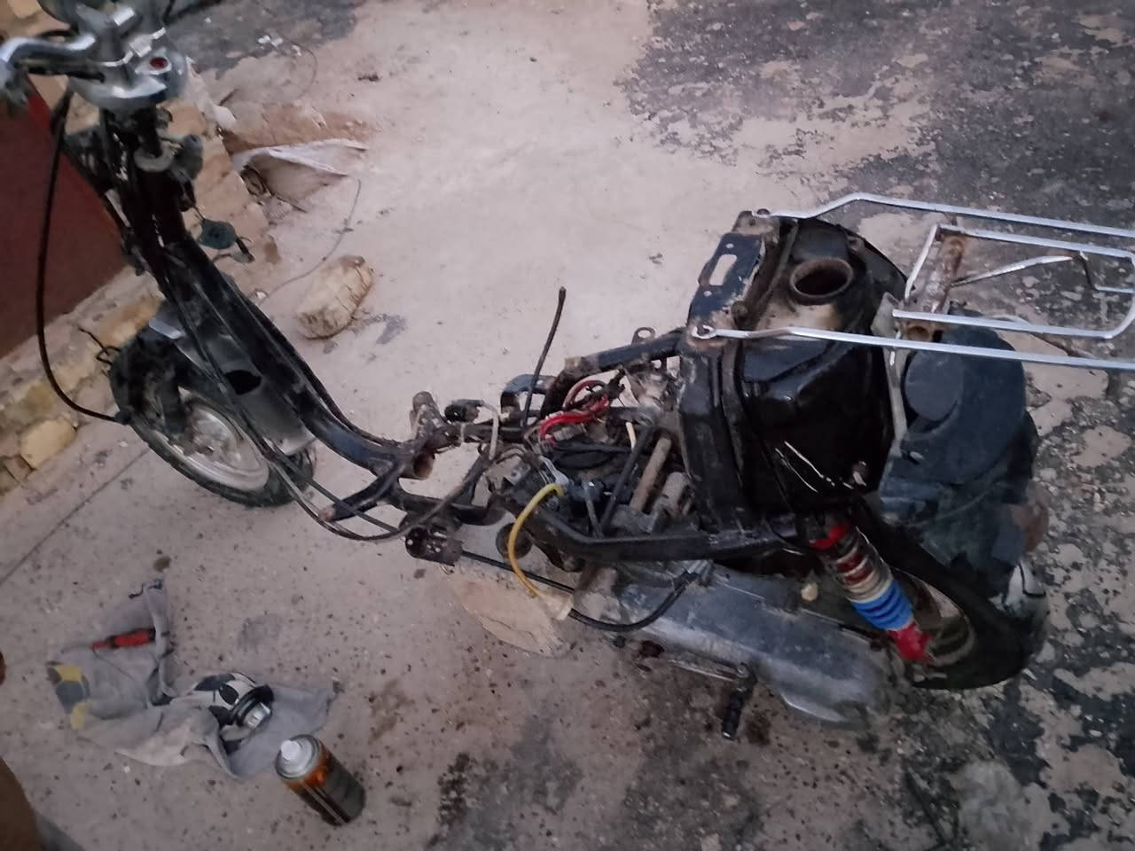 السلام عليكم شباب دراجه للبيع عبد الحليم محركها جديد مامفتوح نكره سلف عوزها بس كفرات العنوان بغداد ابو غريب حي الشهداء للتواصل *********** والكورك بي واتساب ***********
