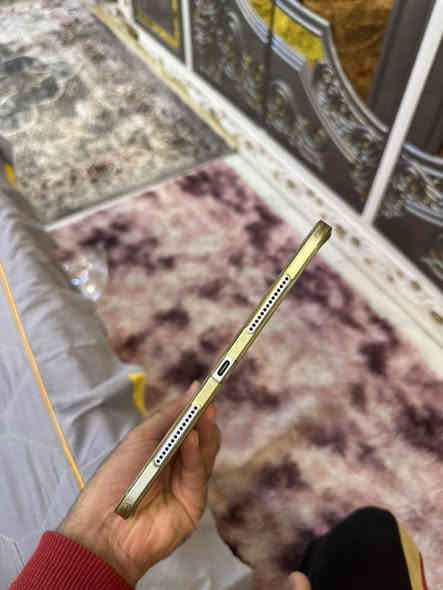 ايباد بروm4 ذاكرة ٢٥٦ بطاريه ٩١ والنضافه الف بالميه مكفول من كلهه سعره٩٥٠ وبي شي بسيط ***********
