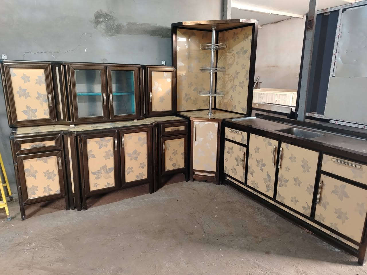 كاونتر المنيوم نضيف وسعره خاص او واتساب ***********
