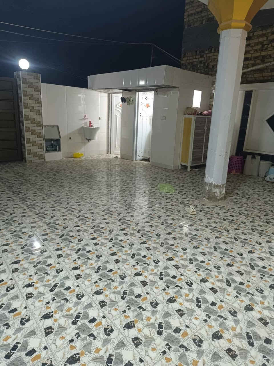 مشتمل للبيع طابو صرف المساحه 150م بناء حديث الموقع بداية حي المرتضى على شارع تبليط وساحه للاستفسار ***********
***********
