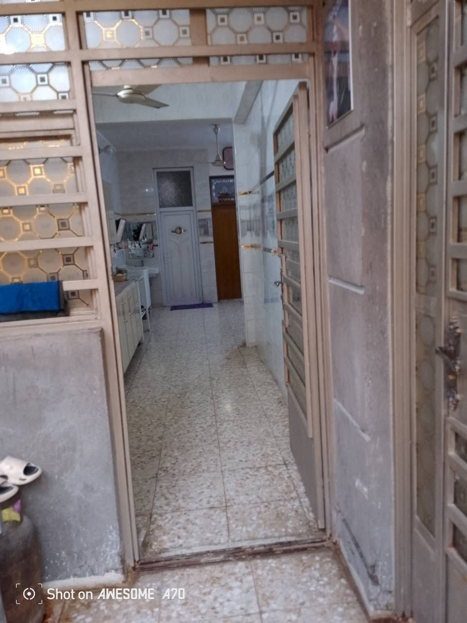 دار ميت متر مربع جبهه 6/وربع نزال 16طابقين مسلح درجة أوله كراج خدمات خارجية مطبخ صاله حولي غرفة نوم وخدمات و منور جانبي 
الطابق الثاني غرفتين نوم وحولي وخدمات وبيتونه وسطحين شتايكر للاستفسار الاتصال على الرقم/***********
ه/***********
