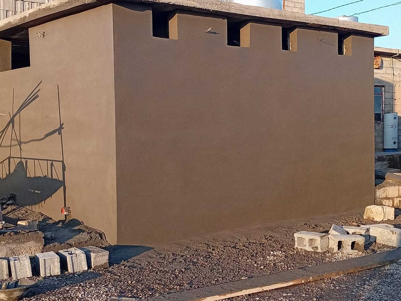 السلام عليكم ورحمة الله وبركاتة هاذه جزء من عمنه 
والحمد الله متفرقين الشقل.... بيت مخازن صحيات بيت مشتمل حاضرين بس اتصل وتدلل ***********
