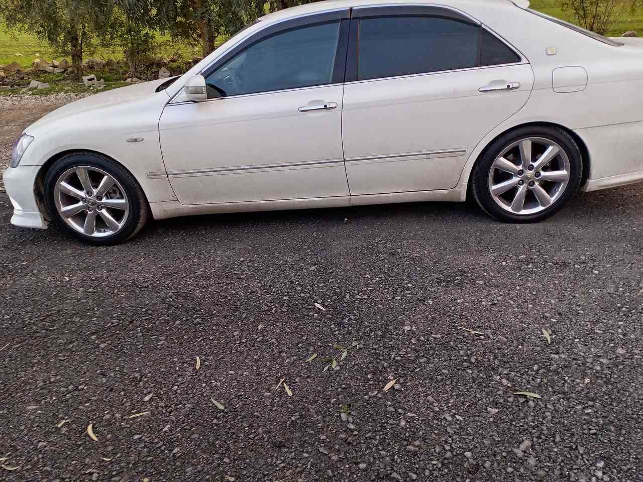 بەناوی خوای گەورە.
توێتاکراون شاهینە 2007گێڕگەورەی مەکینە بچوک ئاڵتونی بازاڕ جڵدو هیتەر ساج سور ئاوینە ئیشارت قەپات مۆسەڤات بێ سڵاید.کامل مەسروف کراوە مەکینەی بەشەرتی 100فیتەر تەقەوڕەقەی بەشەرت کارەبای هەمو گیانی بەشەرت برێکی بەسراوە سەیارەیەکی هەتابڵێی پاک وبێ مەسرەف  بێ بۆیاخ
ڕەسمی سۆنەریم داناوە 
شوێن سەیدسادق
***********
***********
