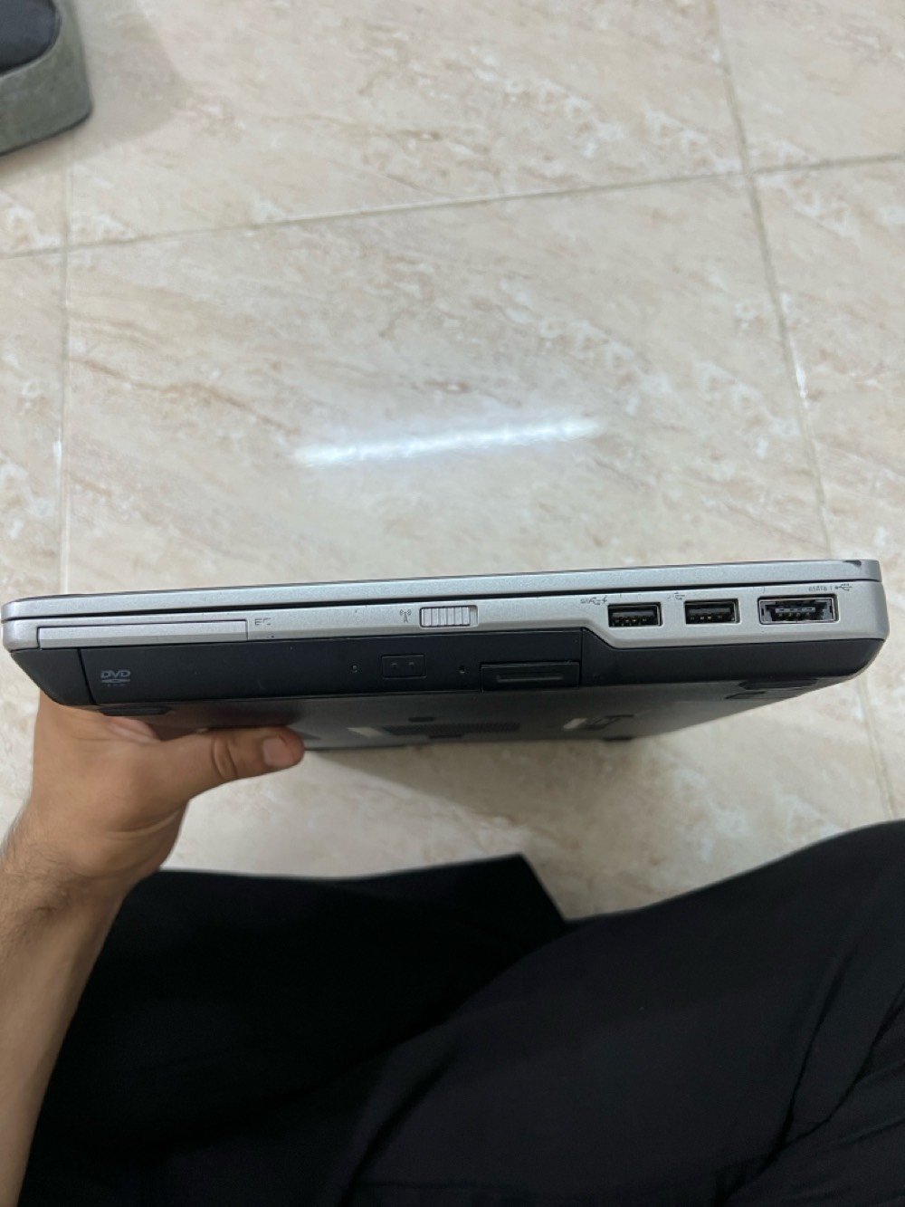 مرحبا شباب لابتوب دل للبيع نضام ويندوز كور ايفايف جيل الثالث استخدام قليل كم يوم جنطه و ماوس و شاحنه ويا استفسار ع رقم *********** صعب جدا مناسب