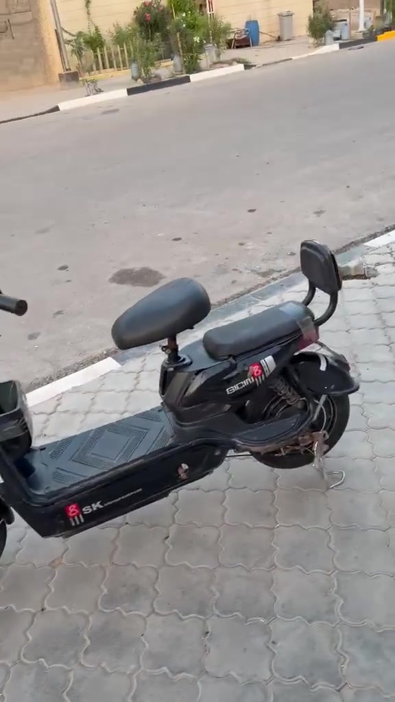دراجه البيع مكان البصره زبير سعر ١٢٥ وبيه مجال حك جيه ***********
