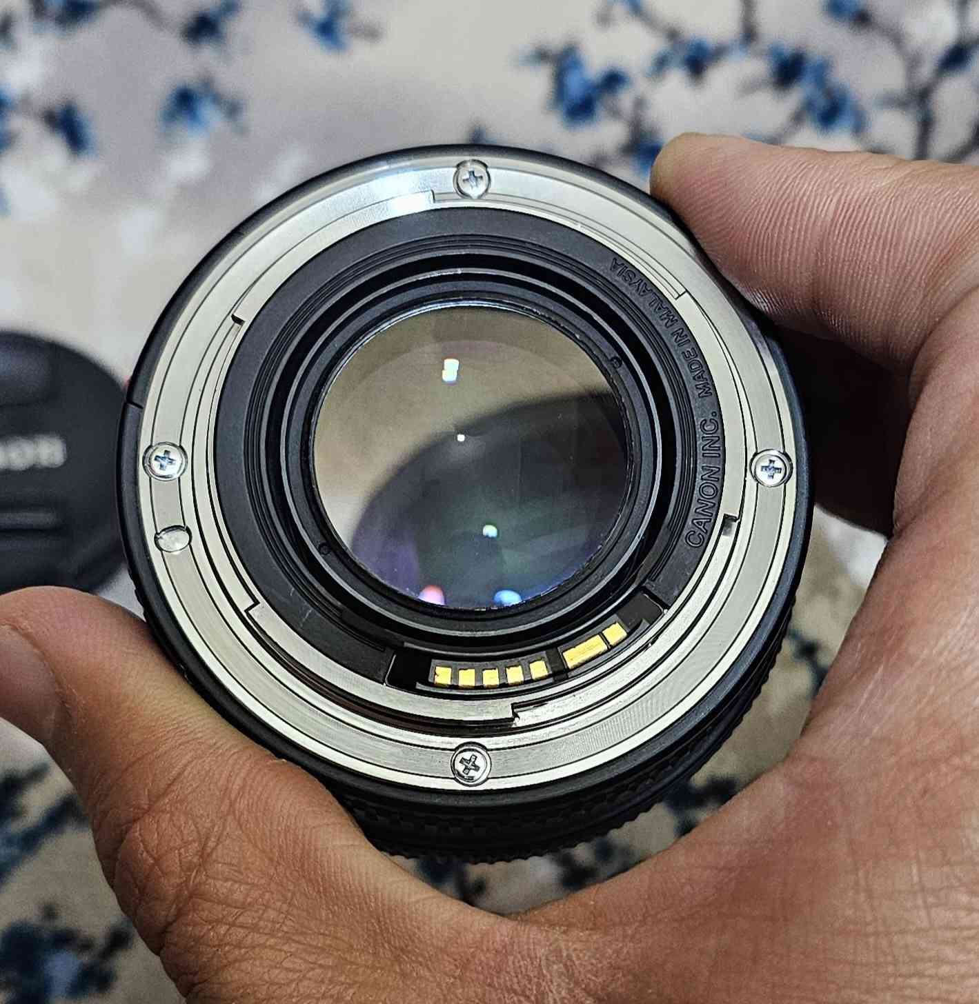 السلام عليكم عدسه 50mm فتحه 1.4 العدسه اخت الجديده نضافه ١٠٠ مع الغطاء 
السعر ١٦٠ توصيل موجود ***********
