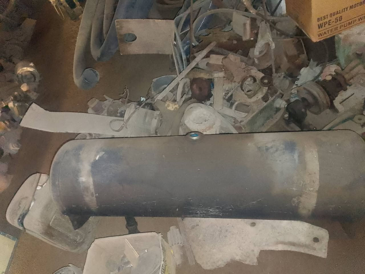 السلام عليكم
تانكي دهن مال عربانه 
ورجلين مال عربانه للبيع 
الاستفسار على الرقم ***********
