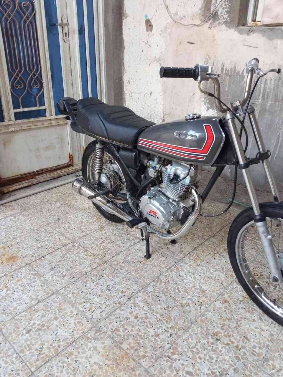 سلام عليكم دراجه لبيع سعر 600وبيه مجال شراي بي خير ويدلل وهاذ رقمي ***********واتساب متواجد
