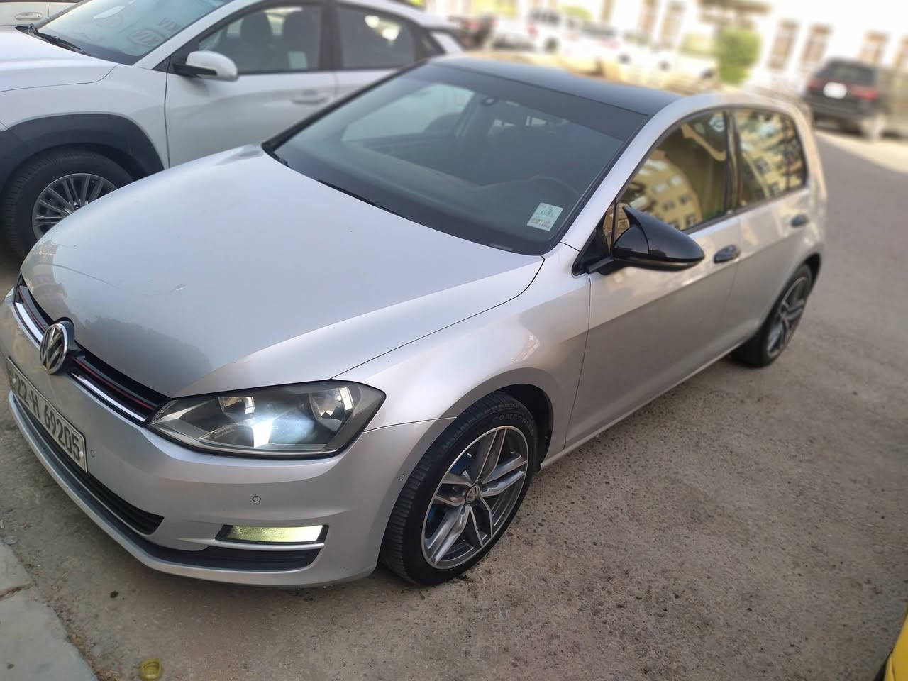 السلام عليكم 
كولف 2015 خليجي 1400 تيربو ، السياره نظيفه كلش واحلى من الصور ، من اخذتها بدلت مكينه جديده على ايدي وللعلم سعر المكينه 400$ ، 
كير ومكينه نظيف تجي وتشوف بعينك 
تدفئة تبريد قطعتين 
كير اوتو وعادي 7 نمر 
وضعية قياده SPORT + NORMAL
اوتو هولد + سايد بريك دكمه 
رقم اربيل بأسمنا تحويل شوكت متحب 
وباقي المواصفات معروفه 
باتري جديد الوصل والضمان موجود 
تخم تاير جديد  
فريز تبريد جديد 
السيارة كلها بلاديه مابيها لا تبديلات ولا جطل وهالامور 
سونار مرفق بالمنشور بمركز 4x4 بالاضافه الى صارت بيها طخه بسيطه 4 اصابع بالبونيد حار وصبغ والصور موجوده 
الباقي مكتوب بالسونار الباب بصف السايق بي تعديل بارد (بي دي ار)  على كد شبر. والجاملغ الايمن بي تعديل بارد فقط . حادث قوي مابيها السياره . السعر 110 وبي مجال بسيط كلش  
التواصل على رقم التلفون او واتساب 
- ***********
العنوان :- بغداد البكريه ( مجمع ديوان الرقابه الماليه )
