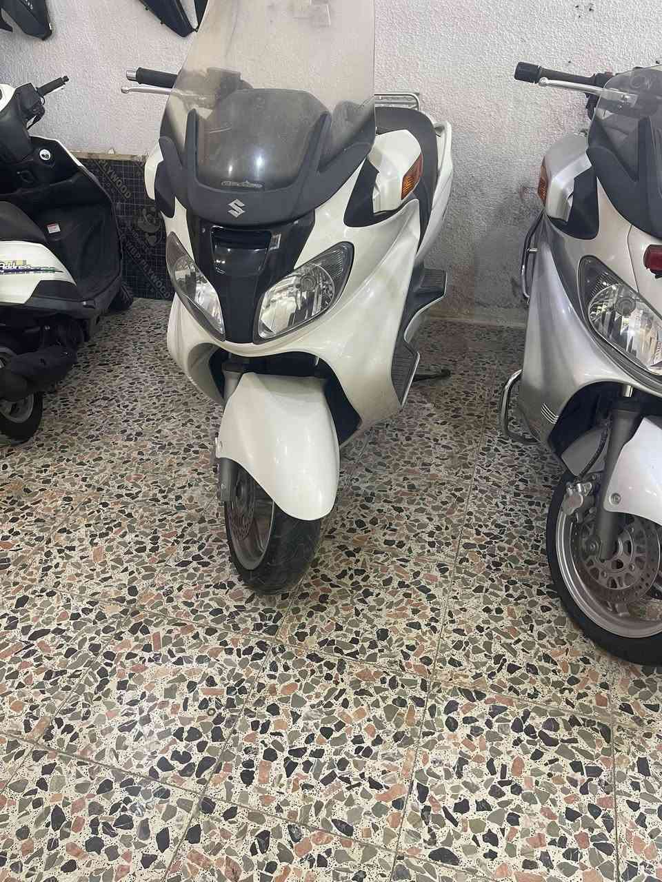 للبيع نص فول يدات تدفئه كير مكينه مكفولات مكان طويريج ***********
