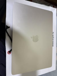 عندي ماك بوك Air M4 عربي شرق اوسط معالج M4 رام 16 جيجا هارد 512 جيجا  ...