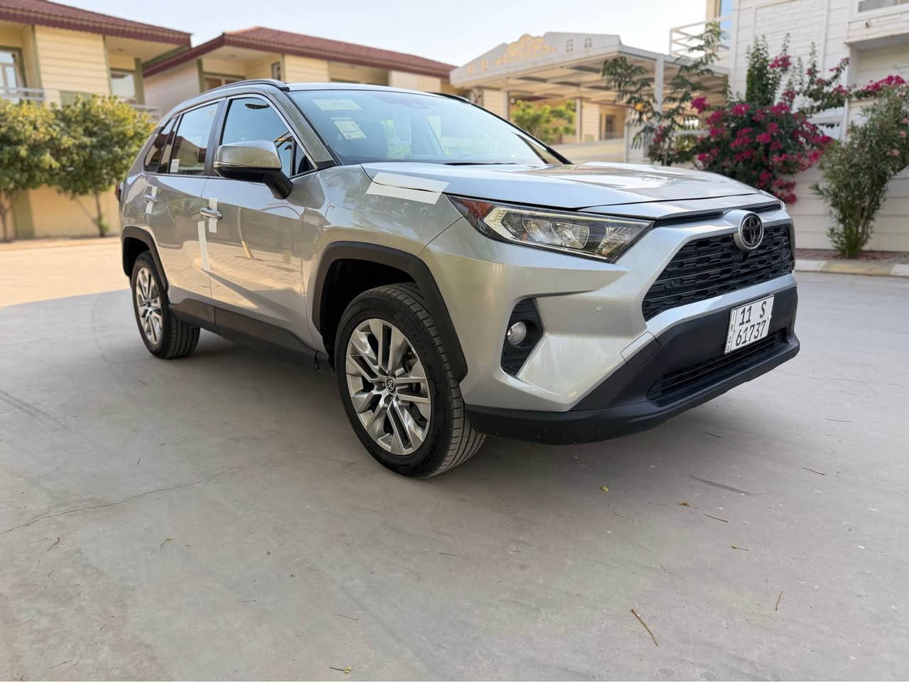 ‎راف فور فئة XLE premium صناعة ياباني وارد امريكي
‎موديل 2020 اللون سلفر
‎غرفةجلد اسود  
‎محرك ٤ سلندر ٢٥٠٠
‎ماشية69 الف ميل بسس 
‎فتحة سلايد.كشن كهربائي  . بصمة ابواب .بصمة تشغيل 
تشغيل عن بعد 
‎شاشة  car play android auto
‎صندوق كهرباء . مقاعد خزن 
‎٣ انظمة قيادة (سبورت ايكو كومفورت)
‎رادارات أمامية، نقطة عمياء ،نافيكيشن ،تراكشن. اوتو هولد ،تبريد قطعتين
شحن وايرليس 
‎ ويل ١٩ كروم 
‎سيارة رقم بغداد دولي شرط التحويل 
‎السعر 158ورقة اعلى فئة بالراف بريميوم
‎الضرر اربع قطع صبغ اشويه طرف السائق بيها دواخل 
مكاني كركوك 
*********** كركوك, العراق
