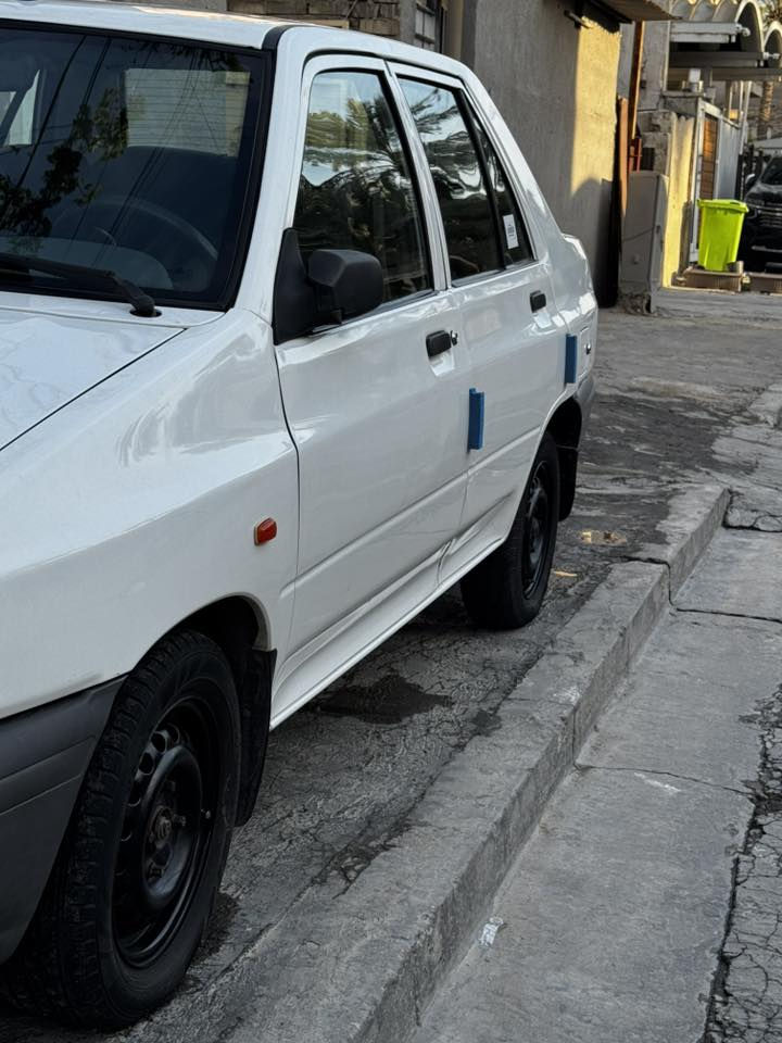 السلام عليكم سايبة بيضة للبيع رقم بغداد الجديد تحويل ثاني يوم بيھﭑ اماكن رصعات وبارد مكينه وكير مكفولات ماشية 147 الف 
موديل 2022
مكاني بغداد العطيفية 
السعر 63 ورقة وبيهه مجال بسيط
***********
