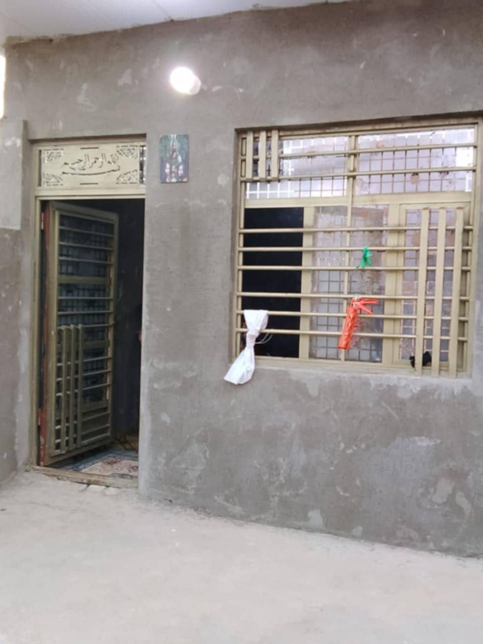 سلام عليكم بيت للبيع مساحه 180 حي المتنبي قرب المشروع غرفتين وصاله ومطبخ استقبال الاتصال على صاحب الرقم ***********
