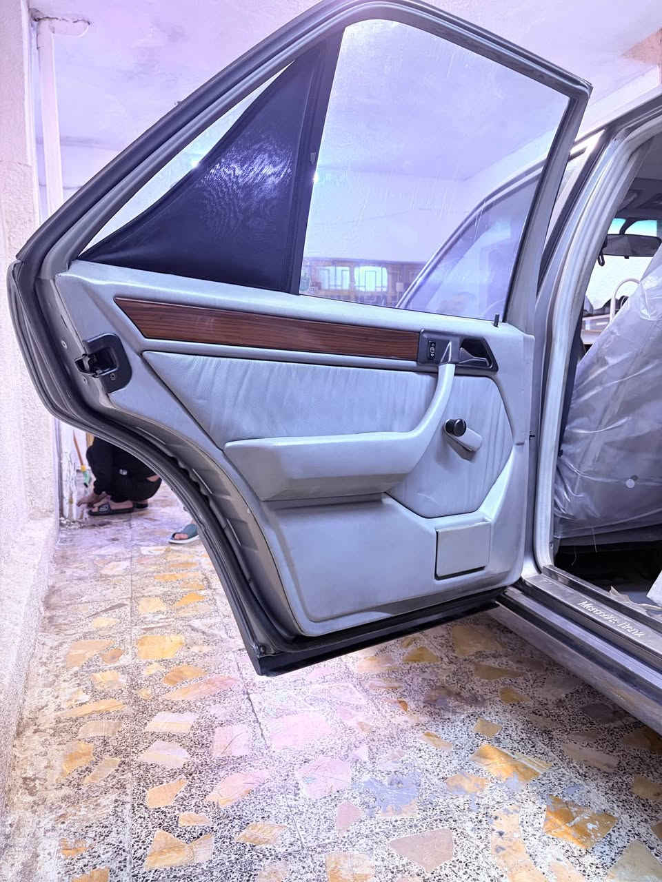 السلام عليكم 
رمضان كريم عليكم 
مارسدس (دب)موديل (88) اللون رصاصي محدث 
محرك بلاد -كير بلاد
سلايد 
تخم تاير (2) سايز 
تخم (زنون ) 
كت امامي 
اريل كهرباء 
مسجل اصلي 
غرفه جلد جديده 
رقم بغداد تحويل مباشر 
السياره مابيها اي نقص واحلى من الصور 
للاستفسار فقط واتس اب 
( ***********) بغداد, العراق
