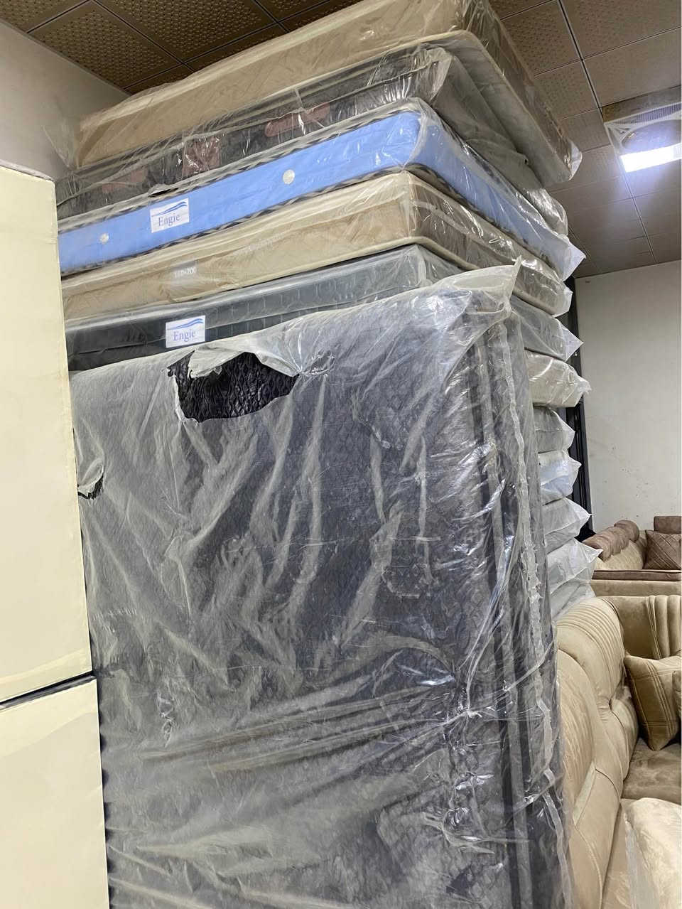 كميه من دواسك طبي 16 دوشك قياس متر و80مترين و80 تركي كميه شلعه وحده واحد على 130 مذيل فرو الرنب الطب*********** معه ضمان 5سنوات كربلاء, العراق
