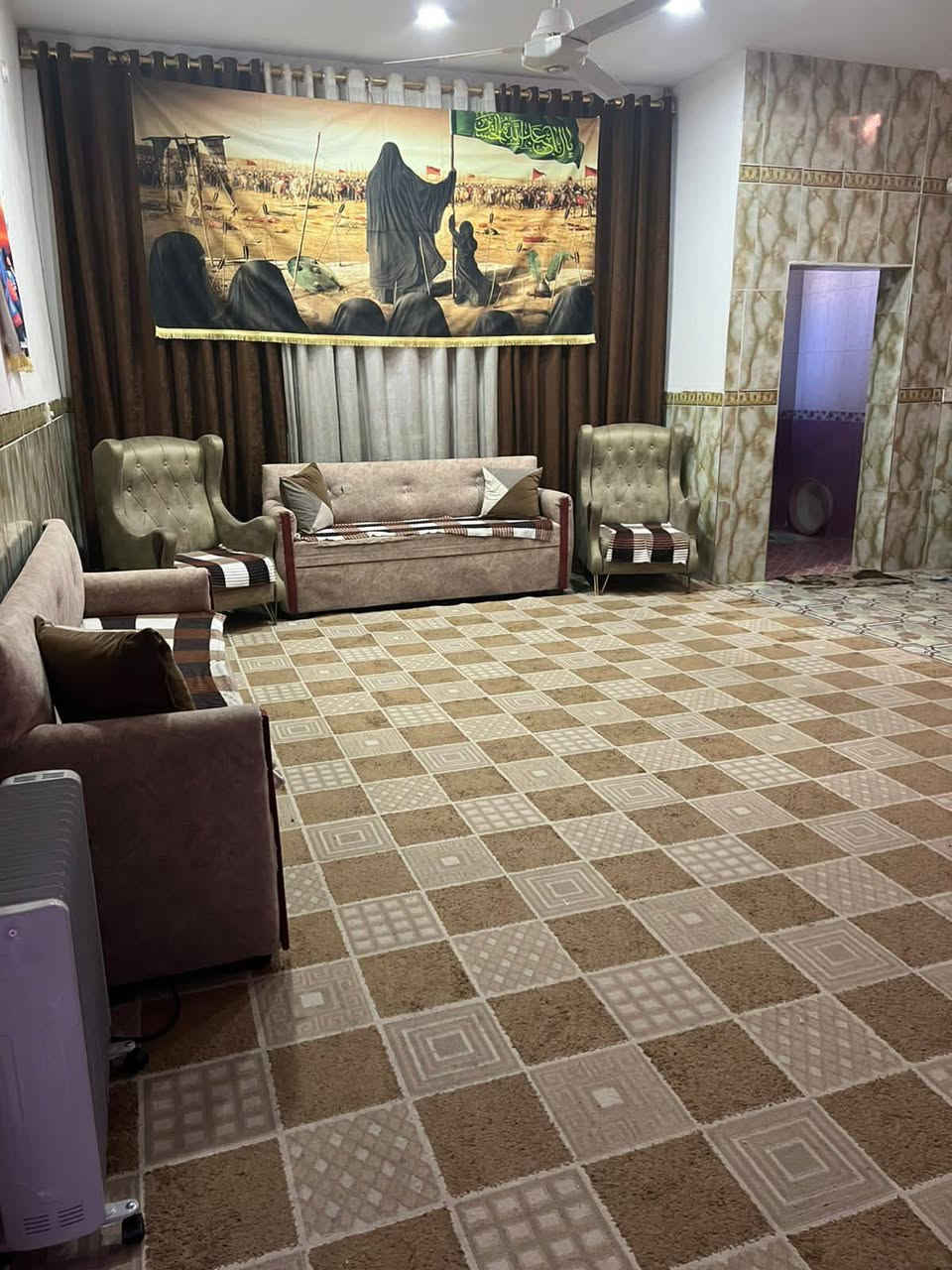 دار 250م طابقين وحديقة وكراج بالعمداء مصفر سعره جدااااااااا مناسب الشراي يتصل ويدلل
***********
