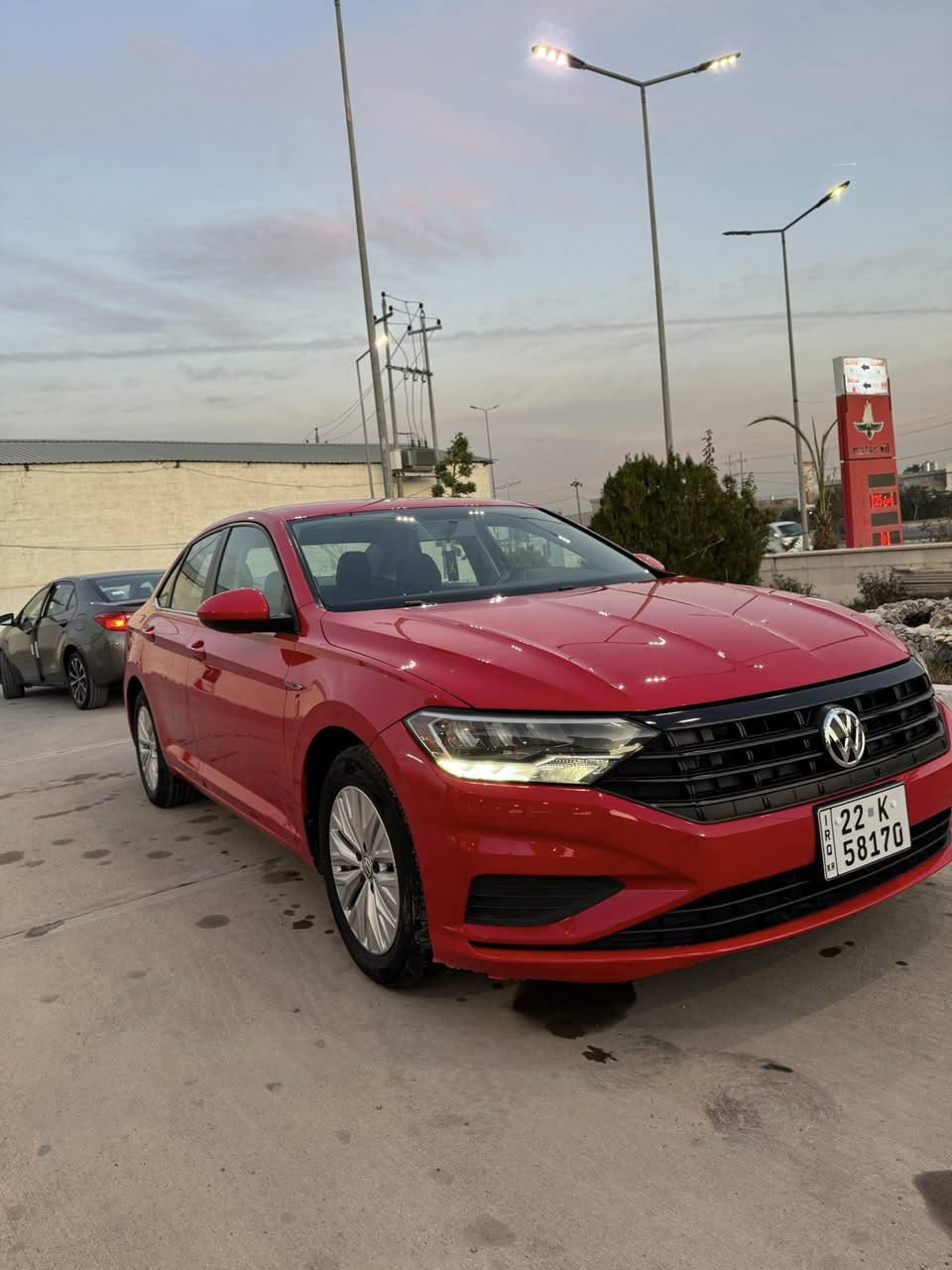 سلام عليكم جيتا موديل 2019 موصفات s محرك 14توربو كير اوتوماتيك كير ومحرك بل شرط سيارة ماشيه ٨٦ميل حادث السيارة بابين طرف السايق الكدام مبدل بلادي نفس اللون باب الخلفي صبغ فقط بجم كبس  خلفي كبس شرط راديترات بلادي هزة سنوية جديد تخم تاير جديد حدادية جديد السعر 130بي مجال للطيبين مكان السيارة كركوك  ***********
