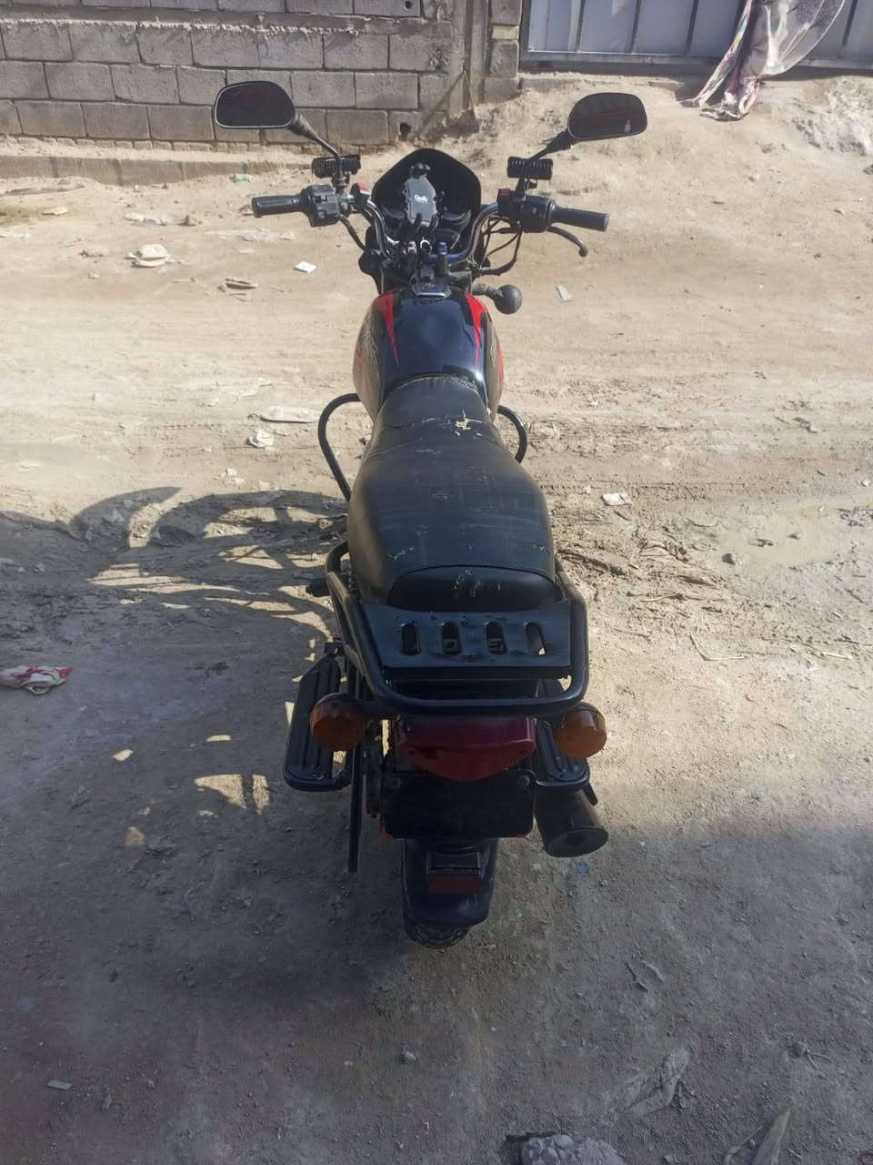 سلام عَليكم ، بوكسر موديل 20 سنويه ومكينة MTR وانطيك مكينتها البلاديه وياها هم سعرهه مليون 500 وبيهه مجال .
***********  او مراسلتي على الصفحه متواجد
