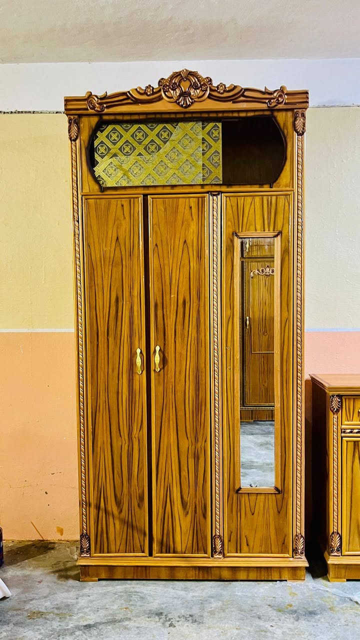 السلام عليكم يوجد غرفه توج ملحق للبيع خشب صاج عراقي حطاطه نضافه فول للاستفسار على هاذ الرقم *********** يوجدوتساب
