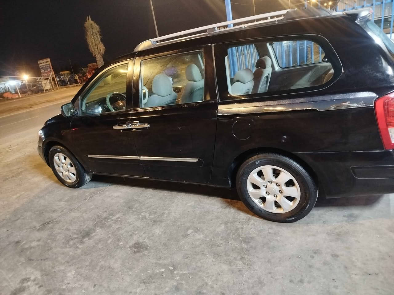 السلام عليكم
للبيع سيدونا موديل 2007 رقم بغداد الجديد بسمي تحويل ثاني يوم مكينه 3800  كشنات تدفئ تبريد حادثه جاملغ خلفي بيه مكانات صبغ ابيع احزام حداديه جديده تخم تاير جاهزه من كلشي السعر 108وبيه مجال بسيط سونار ويه الصور  للاتصال *********** حلة, بابل
