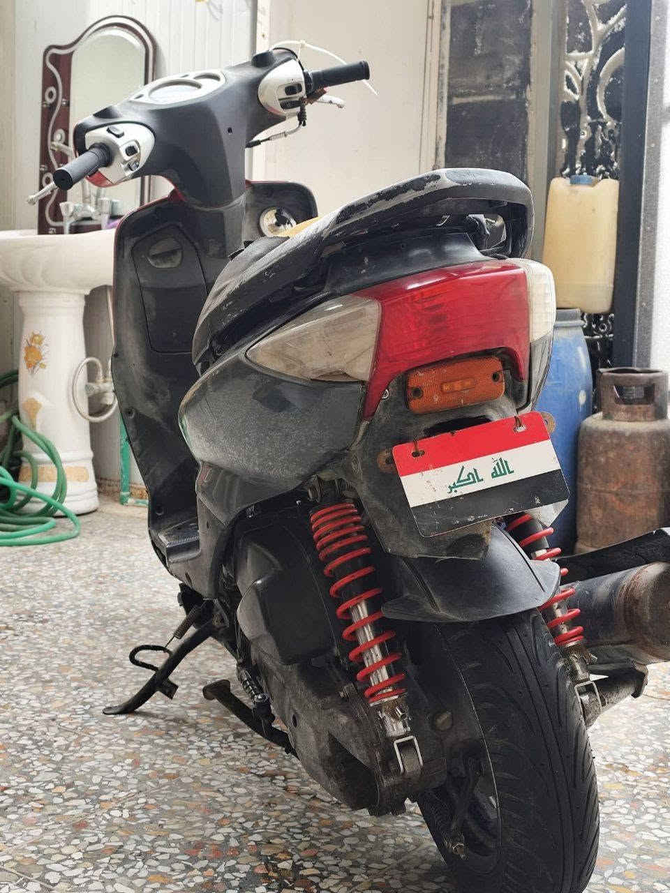 .
سلام عليكم سكنس نثية للبيع 
جميع كهربائيات الدراجة شغالة 
مكينة نضيفة وحلوة 
بريكات شغالة امامي خلفي 
السعر 250 وبيها مجال 
مكاني بغداد حي الجهاد 
رقمي / ***********
