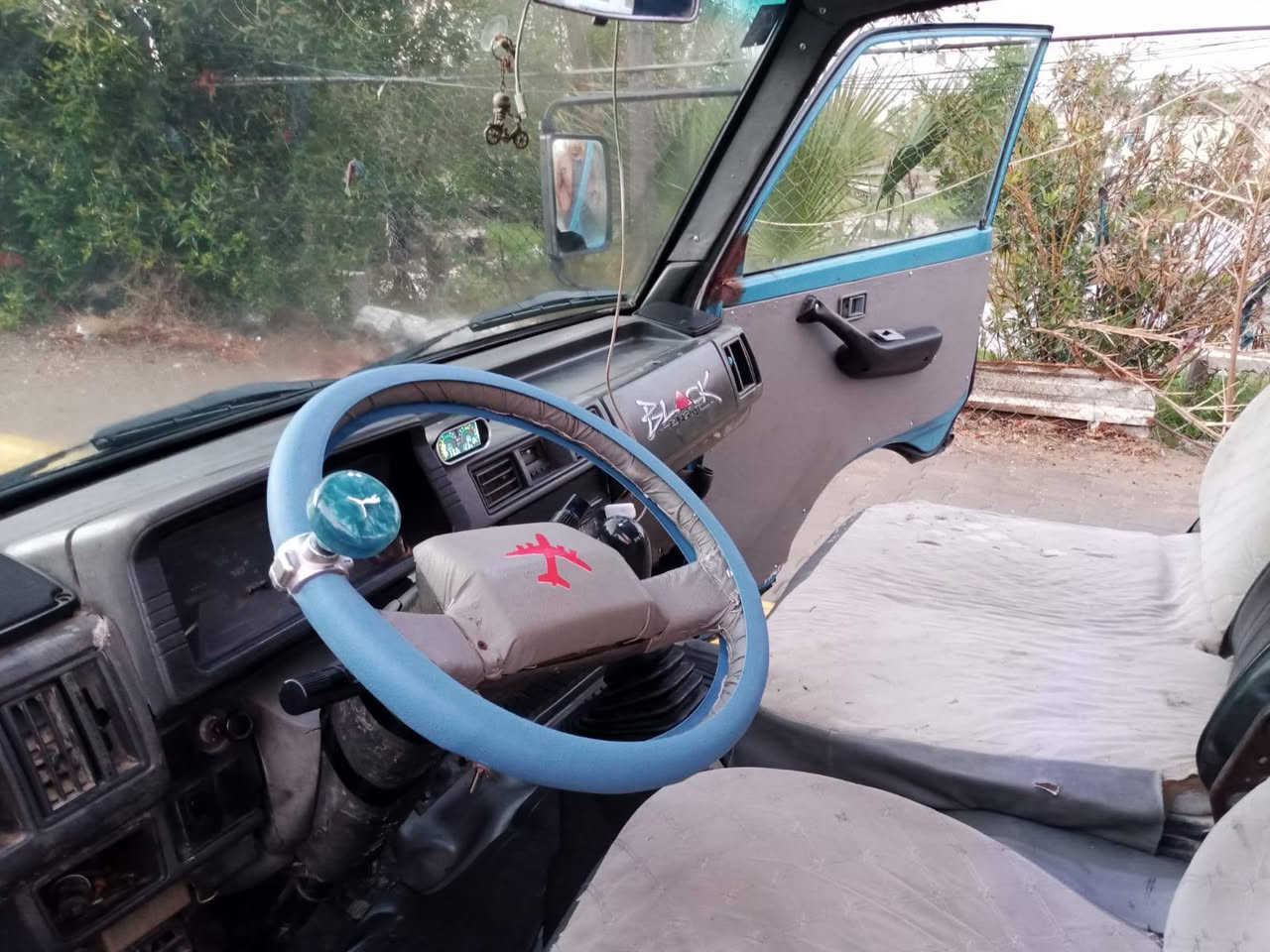 السلام عليكم كيا بنكو موديل 94
رقم واسط سنويه لنهاية 30 رقم انكليزي باقي بس استلام اللوحات 
مكينه اكسن خير من الله 
كير بيه بس النمره الثالثه تفلت 
السياره بلاديه كشرته ما مصبوغه بيه بس الهلال الجهه اليمني مصبوغ 
شاصي مكفول من الكسر والفطر واللحيم 
رقم شاصي واضح كلش 
مداور واستلام لوحات ثاني يوم 
مكان السياره مركز الكوت 
السعر 42وببه مجال 
رقم الهاتف ***********
                ***********
