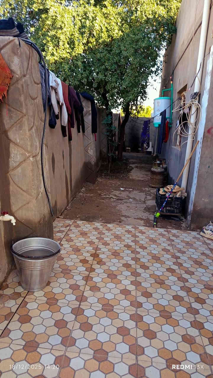 دار للبيع بعقوبة كاطون الرازي خلف المشروع قرب مدرسه التربيه مساحه 300م طابو صرف للاستفسار ***********
