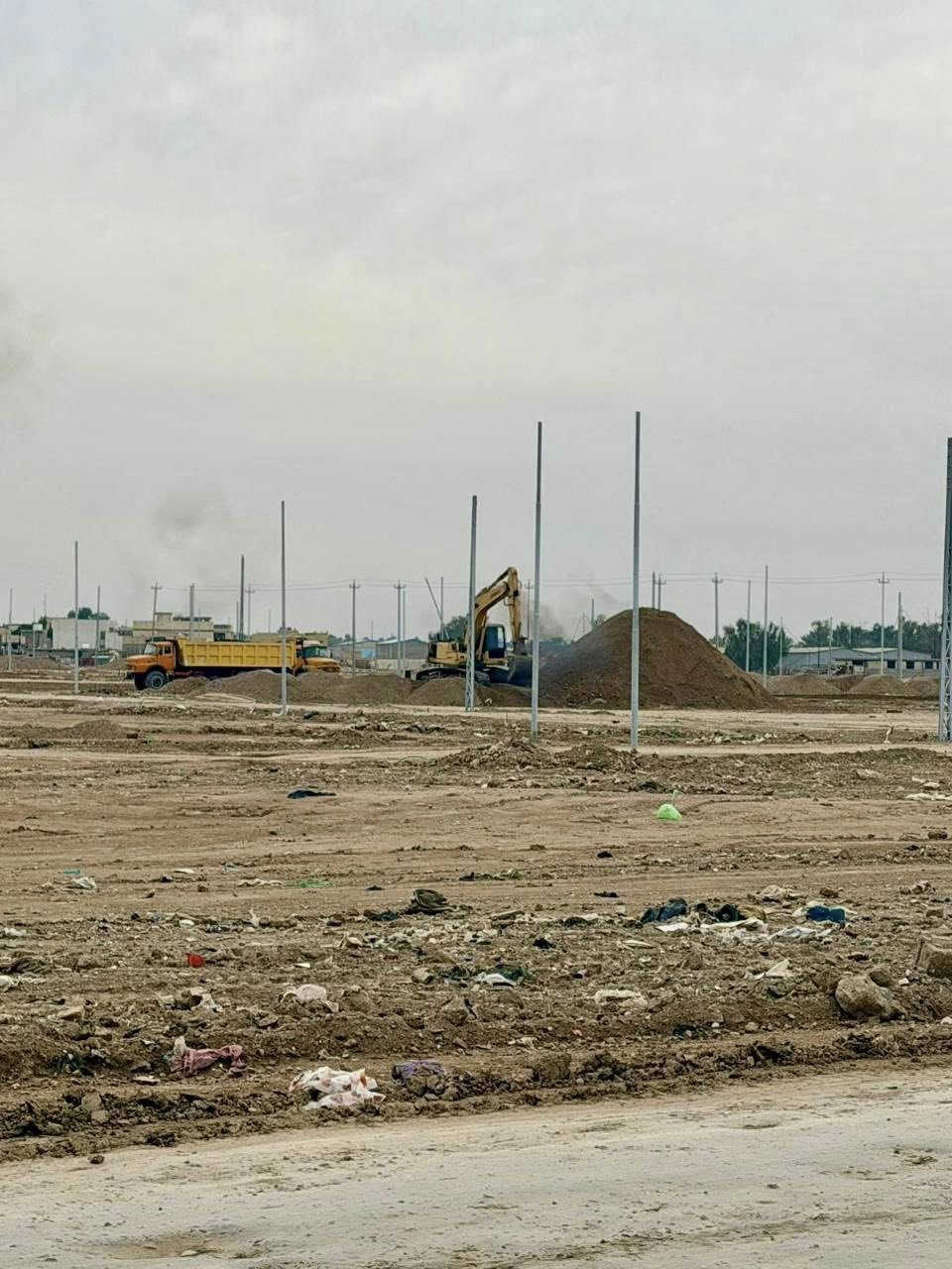 يتم العمل الان على تهيئة الشوارع الرئيسية والفرعية 
والعمل على  تسليك أعمدة الكهرباء لقطع موظفي وزارة الزراعة 
العنوان ٢٦/ أبو الجدايل

للاستفسار/
***********
***********
