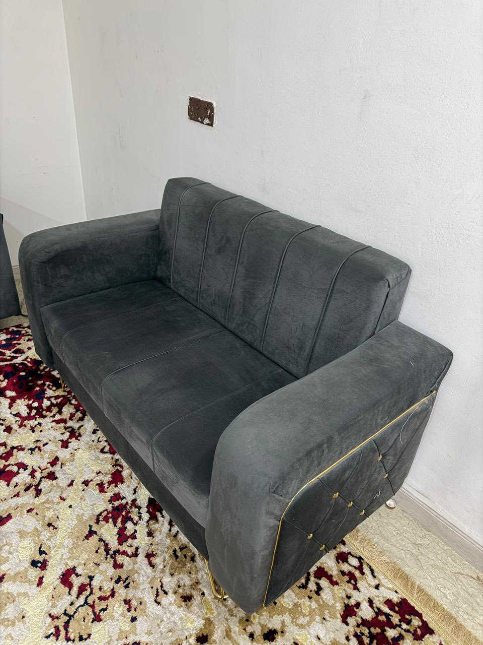 تخم 10 مقاعد مستخدم قليل جدا سعره 250 الف وبي مجال المكان بغداد الكراده ***********
