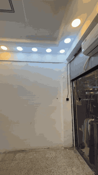 محل للبيع في الكماليات(سقف ليه) مقابل الدله سعره 325ورقه وبي مجال بسيط للشراي وايجاره 500الف 
***********يوجد واتساب
