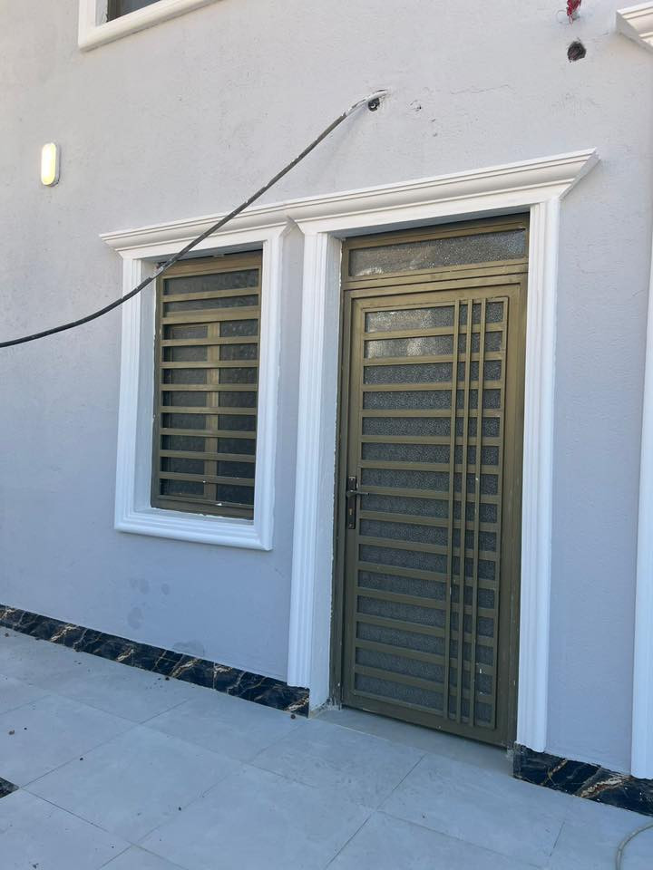 دار للبيع طابو صرف المساحه 320 طابقين يحتوي على 4 غرف وصاله وستقبال وترك خلفي كبير منطقه البطاط مقابل المدرسه للاستفسار ***********
