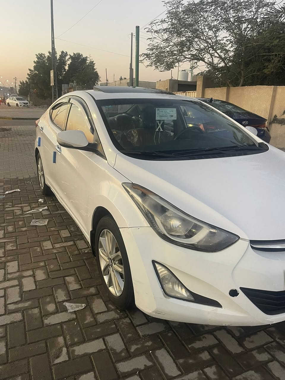 السلام عليكم النترا مديل ٢٠١٥ فول مواصفات فتحه تحكم ستيرن تبريد خلفي كأمره ويل كب خمسه رقم بصره جديد وسنويه جديده السياره كفاله عامه ما عده الدوسه دحجه وخسفه بالمدكر والباب بارد عل كد صبعين  السعر 121 وبيها مجال المكان البصره حي المهندسين  رقم الهاتف ***********
