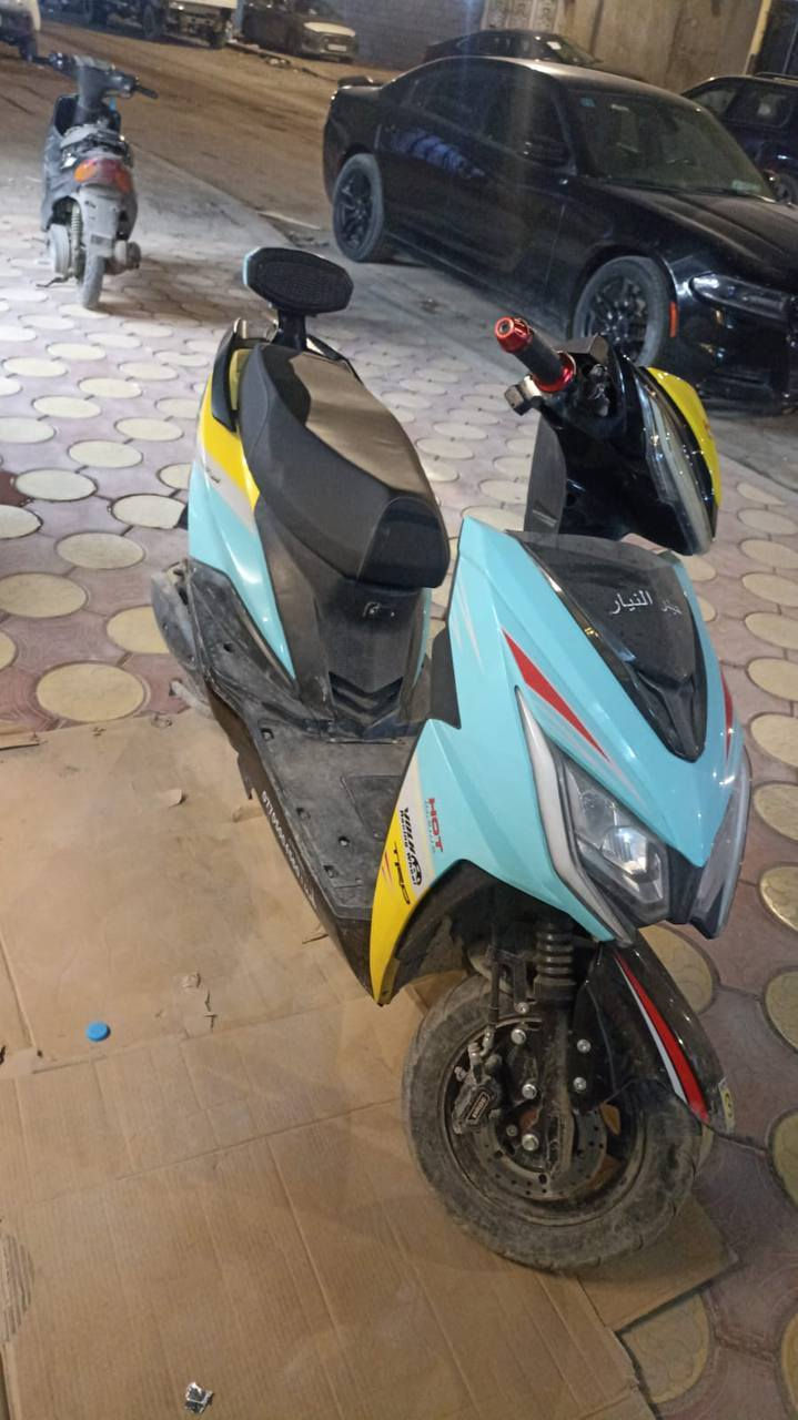 السلام عليكم 

دراجه سكنز شحن الدراجه ما بيها اي شي وما ناقصها اي شي كلشي بيها شغال بس بالمطر عطلت الجوزه مال السويج وجاي اشغلها بالبصمه ماعرف بيش تصليها بلف ب10 مادري الجديده بمليون تقريبا رايدها بسبب الجوزه 650 بيها مجال بسيط

تواصل :***********
 العنوان : البصرة- المعقل
