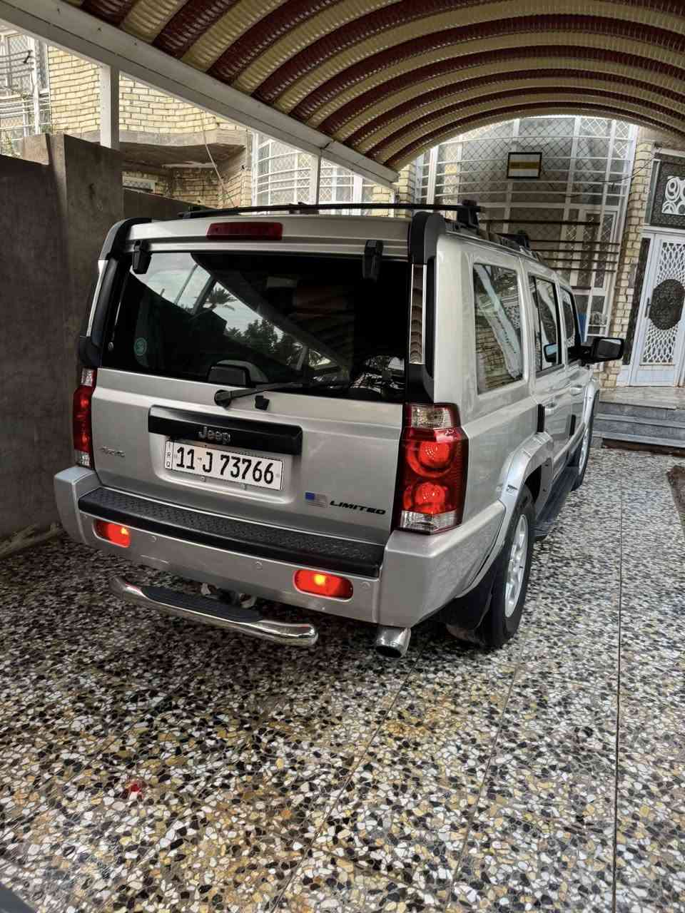 السلام عليكم للبيع جيب كومندار 
موديل 2007 رقم بغداد بسمي دولي
سنويه هزه كله جديد 
السياره مكينه 4700 
السياره مصبوغه حزام  
7 راكب 3 قطع تبريد 
غرفه جديده تخم تاير 
السياره خير من الله
السعر 83 مكاني كربلاء الاستفسار اكثر 
***********
