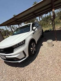 سورنتو2022 للبيع خليجي 6 سلندر بأسمي السياره ماشيه44 الف المواصفات  گي...