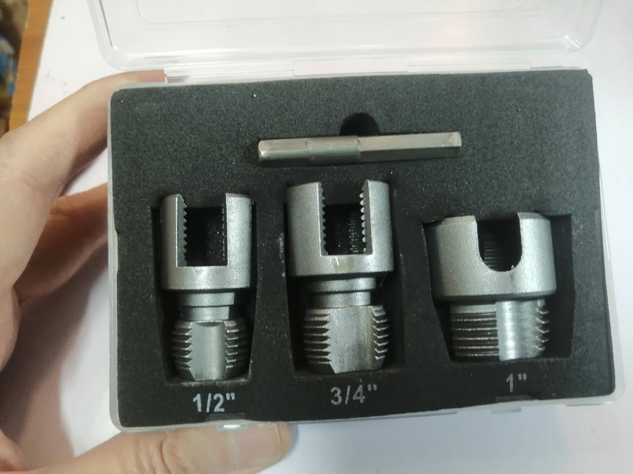 عدة مواد وصلتنا حديثا وبالأسعار المذكورة تحت الصور مع وجود خدمة التوصيل بسعر ٥٠٠٠ دينار للمحافظات كافة، حارث العزاوي *********** فايبر واتساب، بغداد شارع الرشيد ،باب الأغا ،مقابل سوق الصفارين
