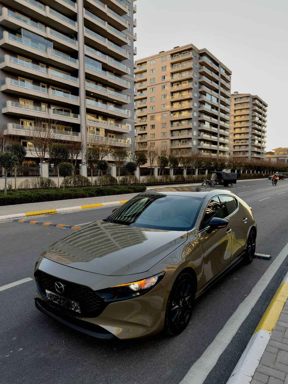 Mazda 3 prefferd  sport 2.5 torbo awd model 
2024
‎مەکینە ٢.٥ تۆربۆ 
‎ ڕەنگی عەسکەری٢٤٠٠٠ کیلۆمەتر دوپارچە بۆیاخە
(JM1BPBYY9R1701086)  
‎مواسەفات فولل
‎سلاید  
‎کوشن هیتەر
‎کوشن خەزن 
‎ڕادار ئۆتۆ ستۆپ 
‎ڕاداری خەتی جادە 
‎ڕاداری ناو چەی کوێر 
‎فلچەی جام قەترە 
‎چوار جام فول ئۆتۆ
‎ئۆتۆ هۆڵد 
‎حاسە
‎برێک بەسمە
‎بەسمە 
‎دەرگا بەسمە 
‎لایت فول لید 
‎فڵچە ئۆتۆ لەگەڵ باران خێراو خاو ئەبێتەوە
‎کوشن جڵدی کرێمی
‎کامێرا
‎تەبرید دوو بەش
‎کار پلەی 
‎ئەندرۆید پلەی
داژبڵ و کوشن ئەلکەنتارا 
‎زۆر مواسەفاتی تر
ڕەقەم سلێمانی ماڵی دۆستە 146گەڵاو مەجالێکی برایەنە
***********
*********** السليمانية, العراق
