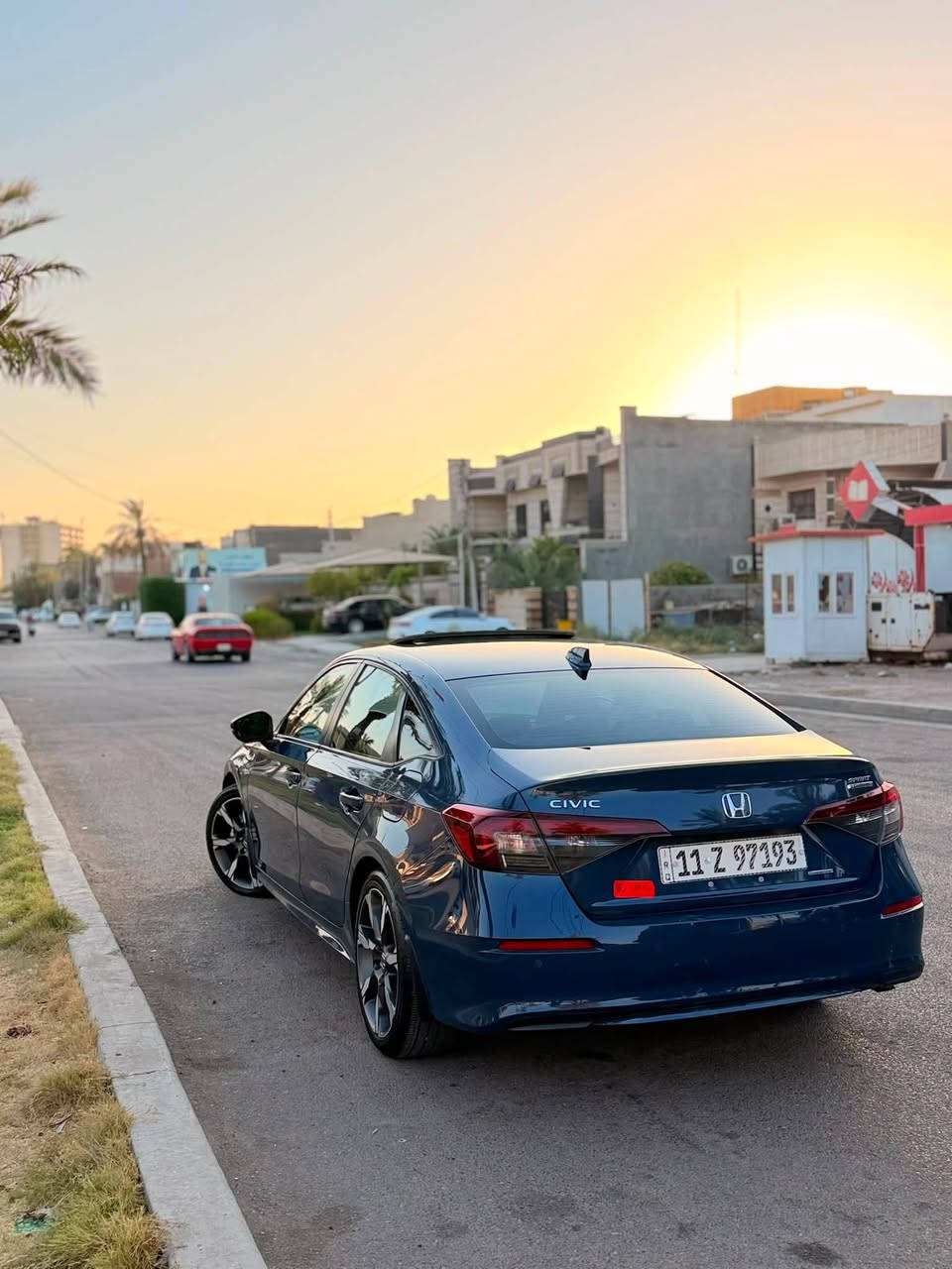 📌 للبيع: هوندا سيفيك تورينج 2025 (Honda Civic Touring) - أعلى فئة Full Option
سيارة بحالة الوكالة شبه جديدة، قمة في النظافة والفخامة والاعتماديه اليابانيه .
🚗 المواصفات الأساسية:
 الموديل: 2025
 الفئة: تورينج (Touring) - أعلى فئة بالكامل
 المسافة المقطوعة (العداد): 21,000 كم (ما يعادل 13,000 ميل فقط)
 المحرك:  2٠0Lقوي واقتصادي جداً
 ناقل الحركة: أوتوماتيك CVT
 اللون الخارج [ ارزق غير محدد (مميز🔥)]
 اللون الداخلي: [ جلد أسود ]
 حالة البودي والميكانيك: بحالة الوكالة مكفولة (شرط الفحص كير ومحرك وشاصي)
✨ أبرز مواصفات فئة التورينج:
 نظام صوتي فاخر من BOSE مع 12 سماعة
 مقاعد جلد مع تحكم كهربائي وتدفئة
 شاشة معلومات ترفيهية تعمل باللمس قياس 9 إنش
 شاشة عدادات ديجيتال بالكامل قياس 10.2 إنش
 دعم لاسلكي لنظامي Apple CarPlay و Android Auto
 شاحن لاسلكي للهواتف الذكية
 فتحة سقف
 حزمة الأمان الذكية Honda Sensing (تحديد المسار، رادار، كبح تلقائي، ومثبت سرعة ذكي)
 حساسات ركن أمامية وخلفية مع كاميرا خلفية
 تشغيل عن بُعد ودخول ذكي بدون مفتاح
📄 الأوراق والترخيص:
 [جاهزة للتحويل فوراً / سنوية سارية]
💰 السعر المطلوب: [170 $] (قابل للتفاوض البسيط)
📍 الموقع: [بغداد / السيدية]
📞 للتواصل والاستفسار: [رقم الهاتف *********** / *********** ]
