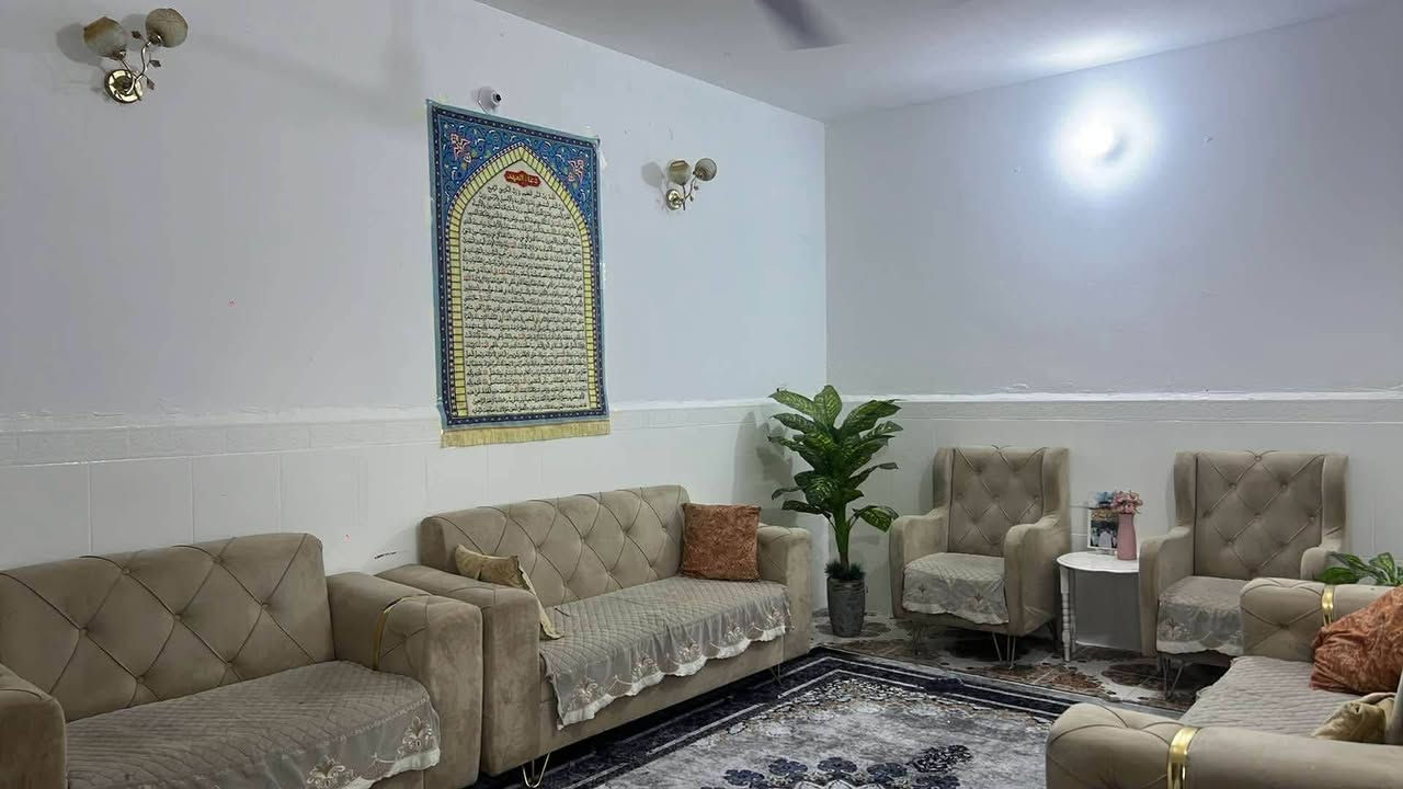 موجود عندي بيت للبيع الحكيم نزلت بيت خليفه مساحته 170 متر سقف صب  يحتوي على غرفتين نوم وحده جوه وحده فوك وصاله ومطبخ وصحيات داخليه وخارجيه وحديقه وطرمه جبيره السعر 34 وبي مجال


**إذا كنت صاحب هذا الإعلان وتريد حذفه لأي سبب، رجاءا أرسل رسالة إلى الدعم الفني**