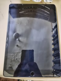 ايباد 9 • استعمال قليل • مع الشاحن والكرتون