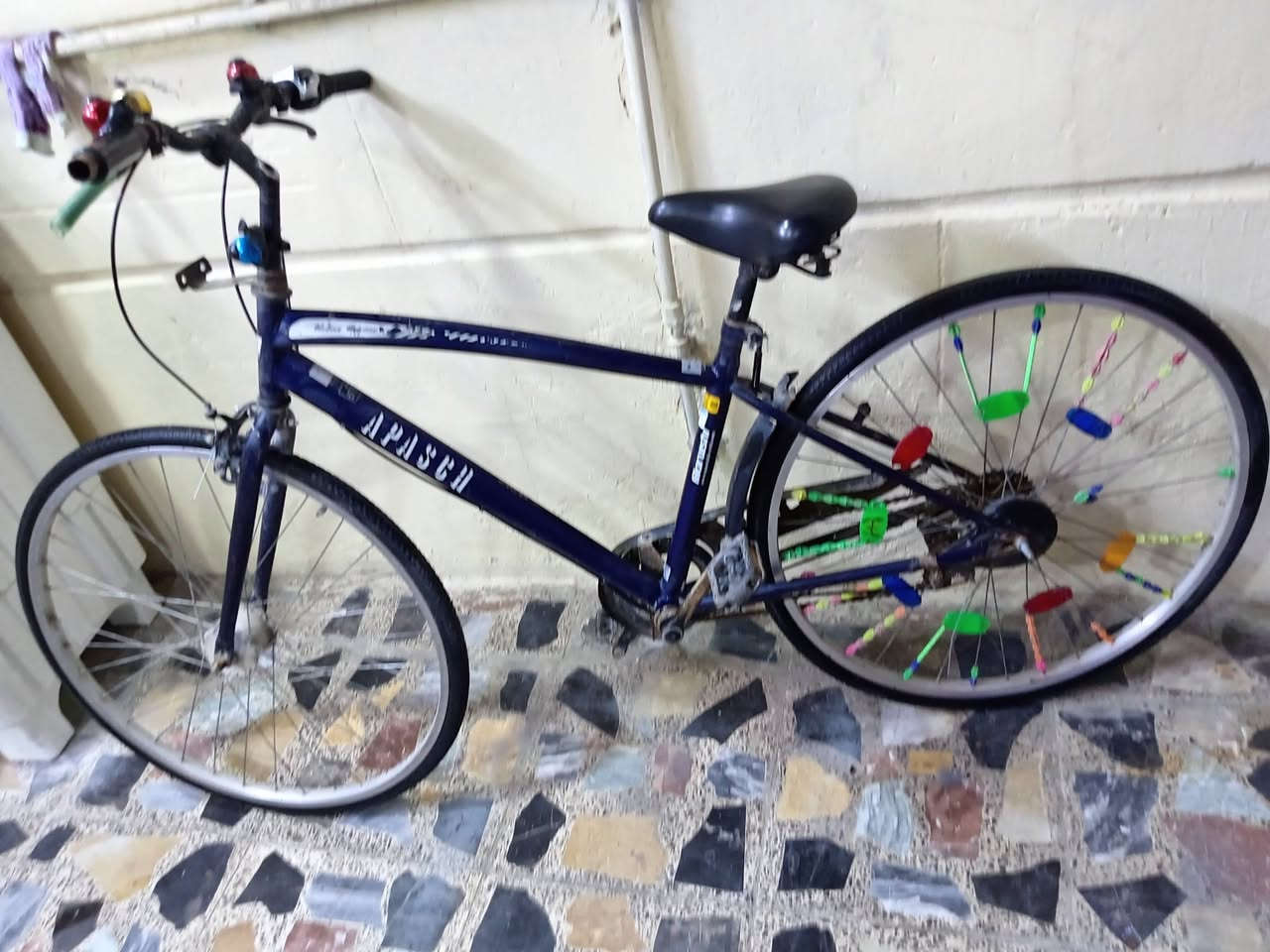 السلام عليكم بايسكل سي 700 كير وحساس حجم 27 عوزه ستان جاملغات شتريتهن ما شدهم سعره ب60الف مكاني بغداد مدينه الصدر.. ***********
