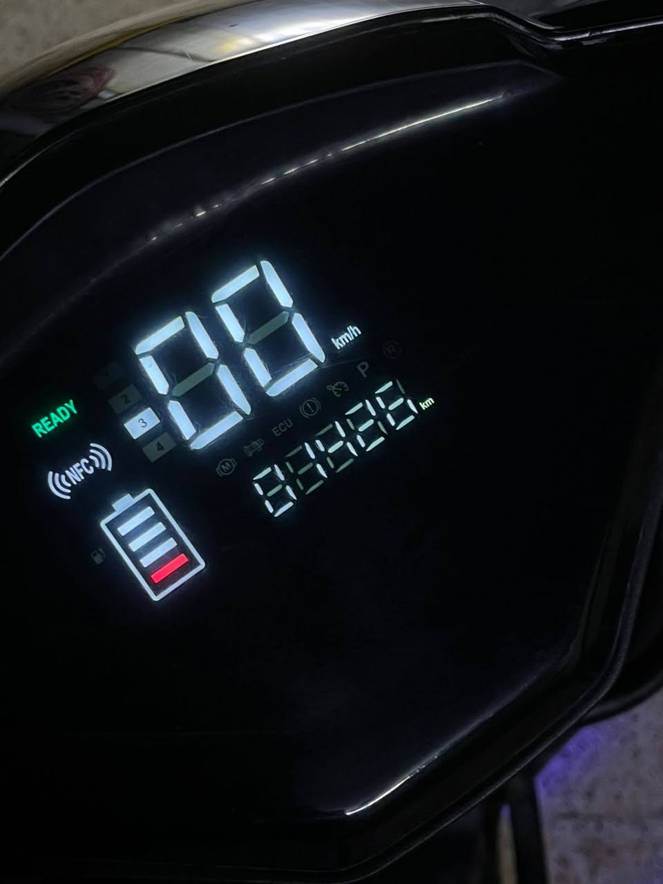 السلام عليكم
ماطور مدرع 
موديل 2025 
سرعة 99 
بطاريات كلهم يقرون 10.5V
ماشي 1426 اخو الزيرو 
دبل بصمة 
دبل سويج 
دبل كارت 
دبل سويچ چنطة 
اضائة عالي ناصي 
اشاير كلو شرط
كهربائيات شرط 
سبب البيع : اريد اشتري ايراني 
للاستفسار خاص او 
*********** 
ملاحضة : الرقم بيه واتساب موصل, نينوى
