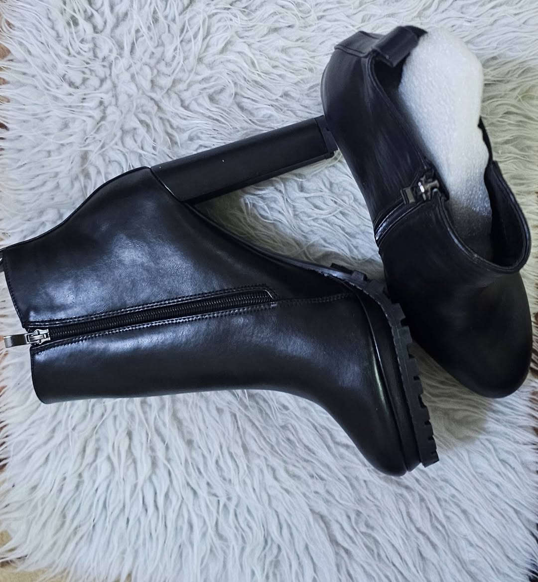 شلعة احذيه بعد اكو كم حذاء ما مصورهن القطعه ب٣٠٠٠


**إذا كنت صاحب هذا الإعلان وتريد حذفه لأي سبب، رجاءا أرسل رسالة إلى الدعم الفني**