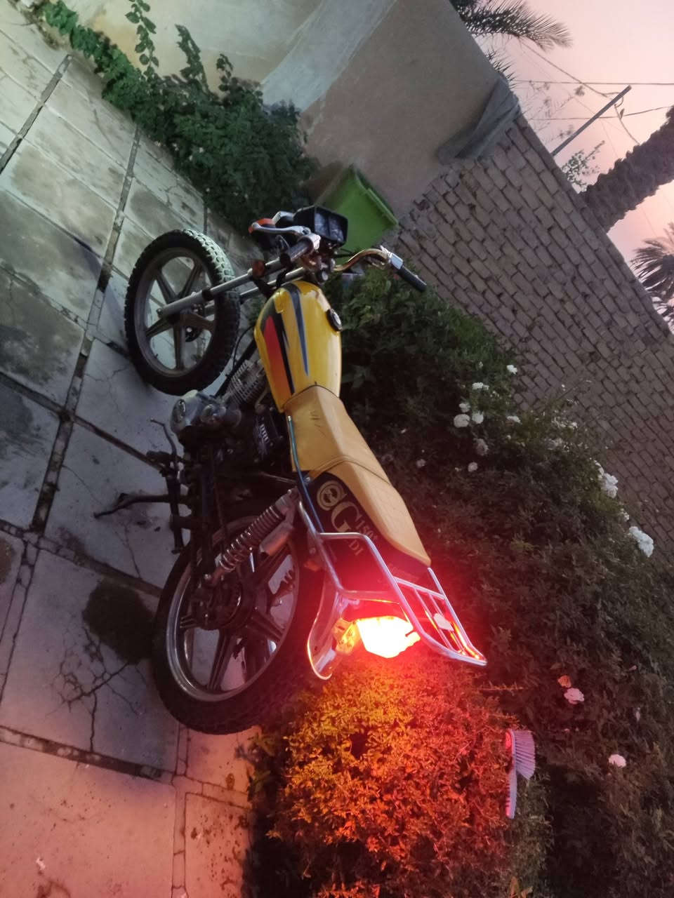 كلك
خمسة كير محرك ستوته 2020، نظيفة 

مكاني مشخاب 
سعره 275
خوذة هدية

***********
