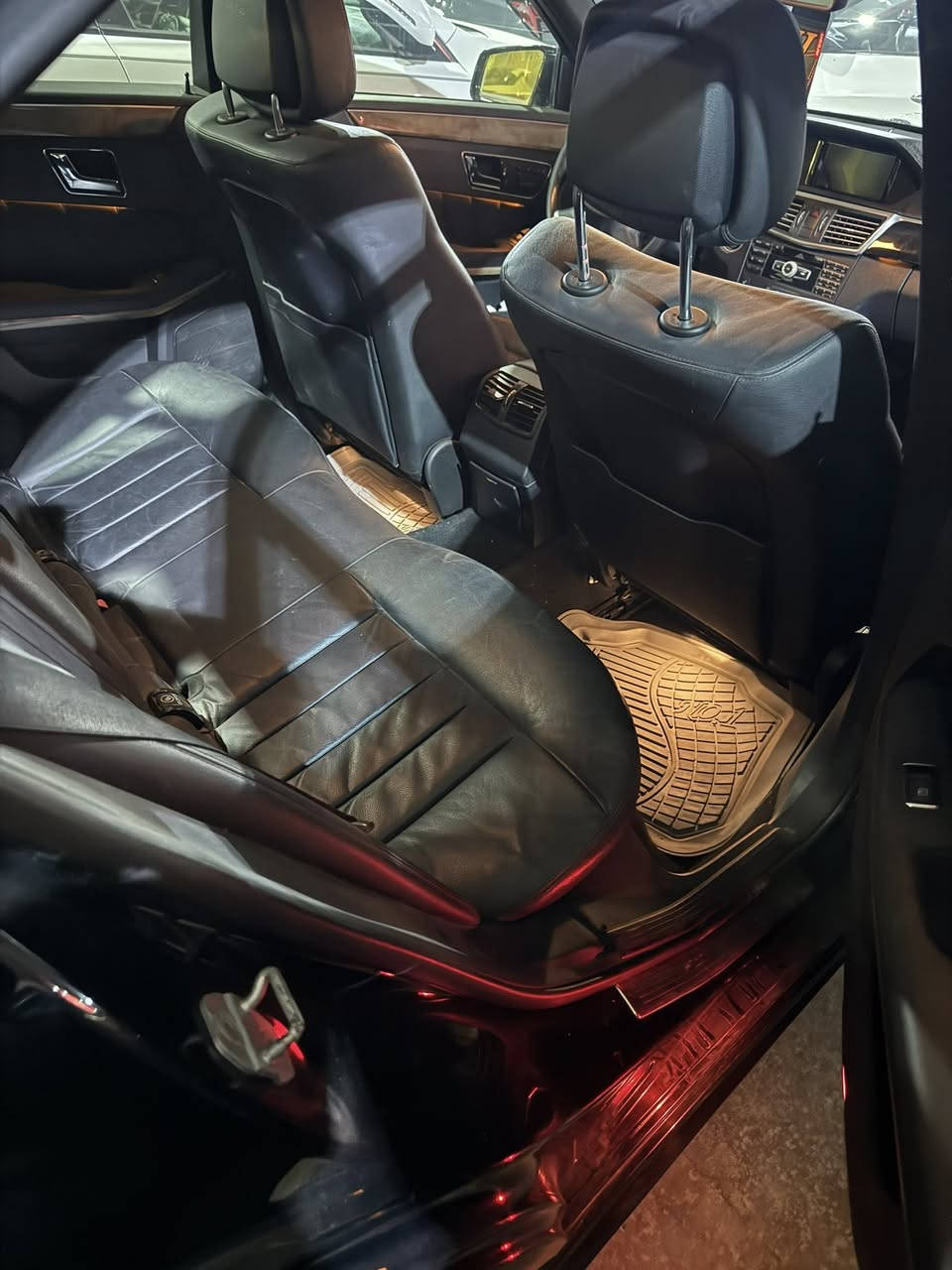 مارسيدس ٢٠١٢
E350 
***********
