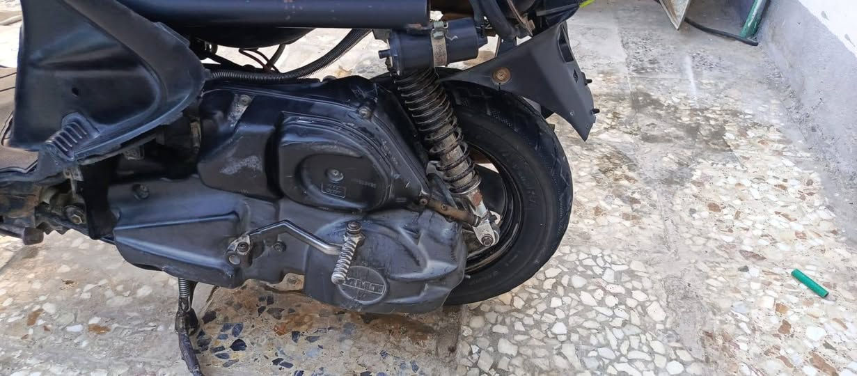 سلام عليكم من رخصة لادمن
فراشه فحل مكينه مامفتوحه نهضه ومعدل 
كهربائيات كلها شغاله نقصها باتري سعرها  325وبيها مجال شراي اتصل ***********
