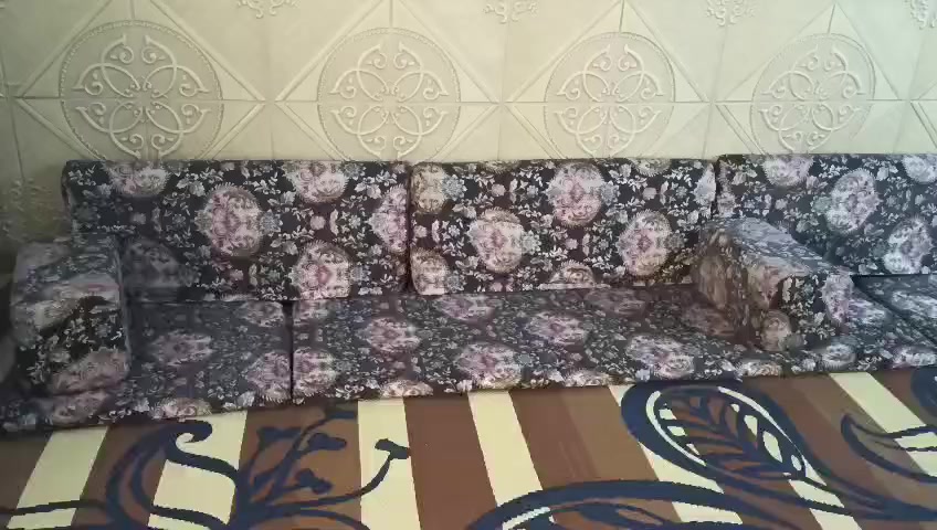 السلام عليكم ديوان مستخدم نضيف 
14متر السعر خاص ***********
