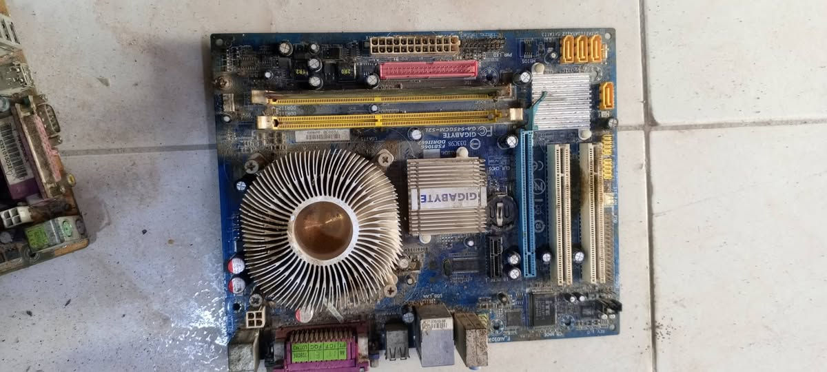 مذربورد حاسبة دسكتوب شغال بس متروك ابيع فحم القطعة ب ١٠ الاف للتواصل خاص


**إذا كنت صاحب هذا الإعلان وتريد حذفه لأي سبب، رجاءا أرسل رسالة إلى الدعم الفني**